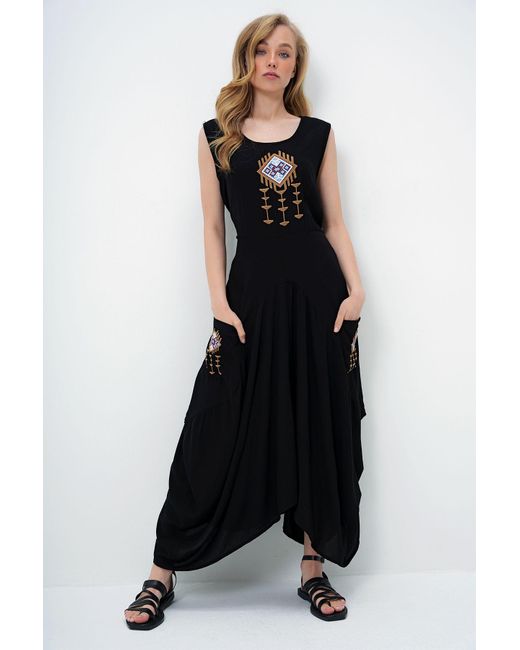 Trend Alaçatı Stili Black Schwarzes, Lockeres, Besticktes, Ärmelloses, Gewebtes Sommerkleid Für Damen