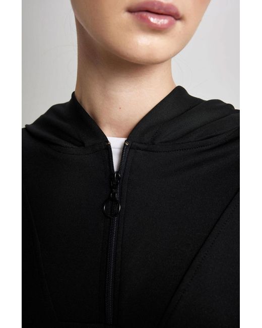 Defacto Black Lang geschnittenes sportler-sweatshirt aus skuba diving-stoff mit kapuze