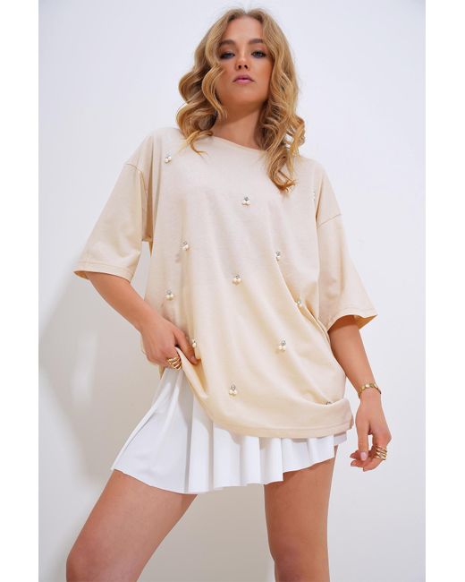 Trend Alaçatı Stili White S oversize-t-shirt mit rundhalsausschnitt und perlen- und steinstickerei