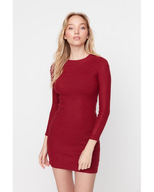 Trendyol Red Weinrotes, Tailliertes Mini-Stehkragen-Bleistiftkleid Aus Geripptem, Flexiblem Strick Für Damen