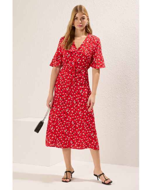Trendyol Red A-Linien-Midi-Webkleid Mit Rotem Blumenmuster Für Damen