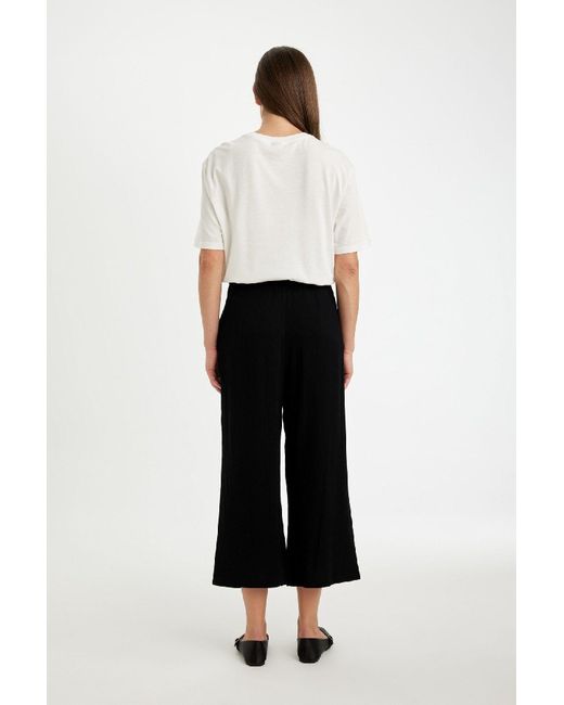 Defacto White Regular Fit Crop Fit Crinkle Viskose Capri Für Damen