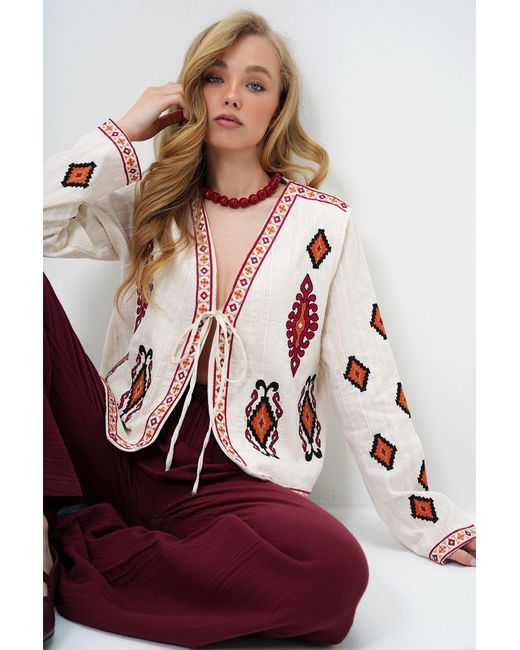 Trend Alaçatı Stili Red Beigefarbene, Ethnisch Gemusterte Sommer-Leinenjacke Mit Schnürung Für Damen