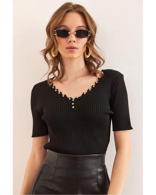 Olalook Black Schwarze Strickbluse Mit V-Ausschnitt Und Steindetails Für Damen