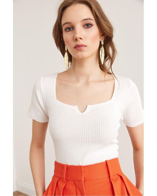 Olalook White Weiße Bluse Mit Ausschnitt Am Ausschnitt Und Ärmeln Blz- 19002884 Für Damen