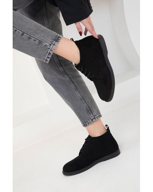 Soho White Modell Stiefel Und Stiefeletten Aus Schwarzem Wildleder Für Damen