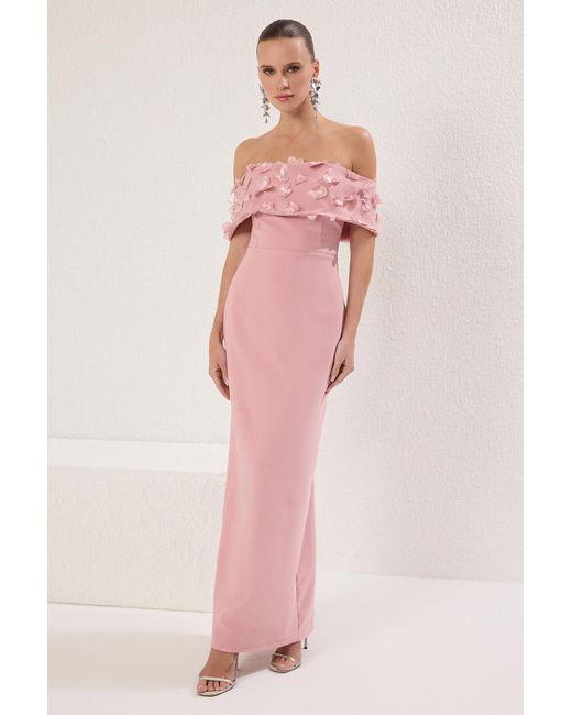Trendyol Pink Rose Dry Carmen Kragen Blumenapplikation Detailliertes Gewebtes Langes Abendkleid Für Den Abschlussball Für Damen