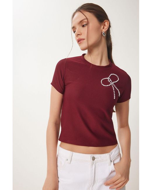 Happiness İstanbul Red Burgunderfarbenes T-Shirt Mit Perlenschleife Und Detailliertem Strickmuster Für Damen