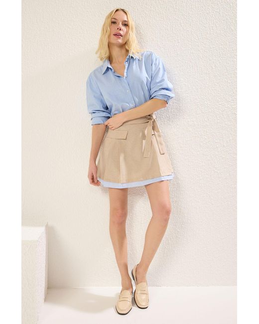 Trendyol Blue Beigefarbener, Plissierter Mini-Webrock Mit Streifenspitze Und Stoffdetail Für Damen