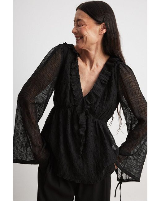 NA-KD Black Chiffonbluse mit v-ausschnitt und rüschendetail