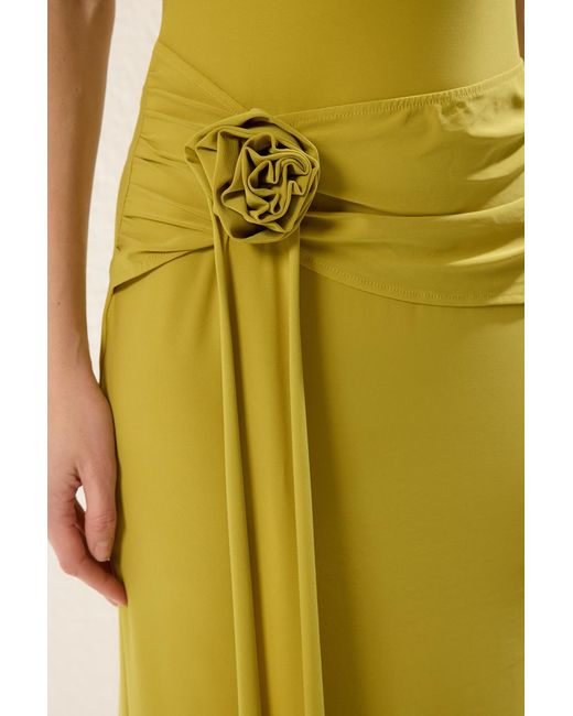 Trendyol Yellow Ölgrüne Rose Detailliertes Gestricktes, Stilvolles Maxi-Abendkleid Nacht-Mezuiat-Kleid Für Damen