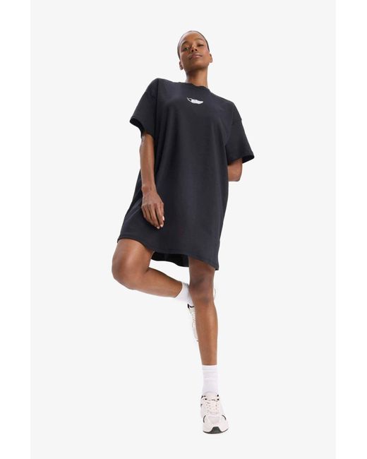 Defacto Black Fit Standard Fit Bedrucktes Sport-Kurzarm-Mini-T-Shirt-Kleid E4535Ax25Sp Für Damen