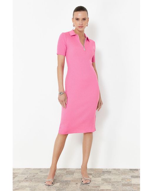 Trendyol Pink Farbenes midi-strickkleid mit rollkragen