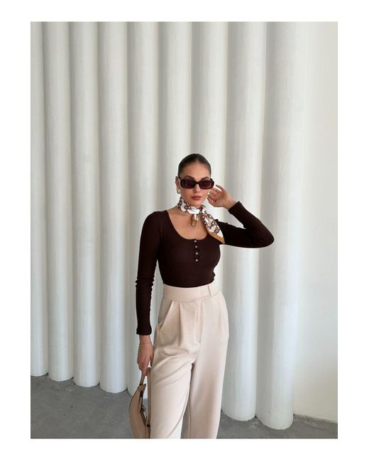 Laluvia Brown Braunes, Perlmuttfarbenes, Langes T-Shirt Mit Knöpfen – 2634 Für Damen