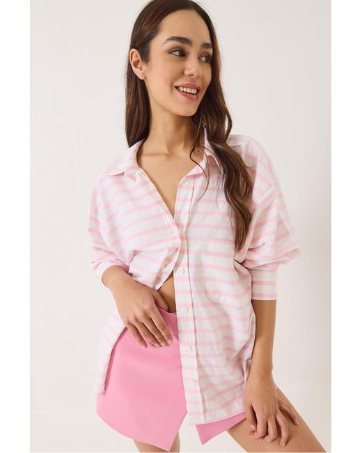 Bianco Lucci Pink Gestreiftes Baumwollhemd Mit V-Ausschnitt Und Einer Tasche, Detailliertes Oversize-Hemd 8212-3 Für Damen