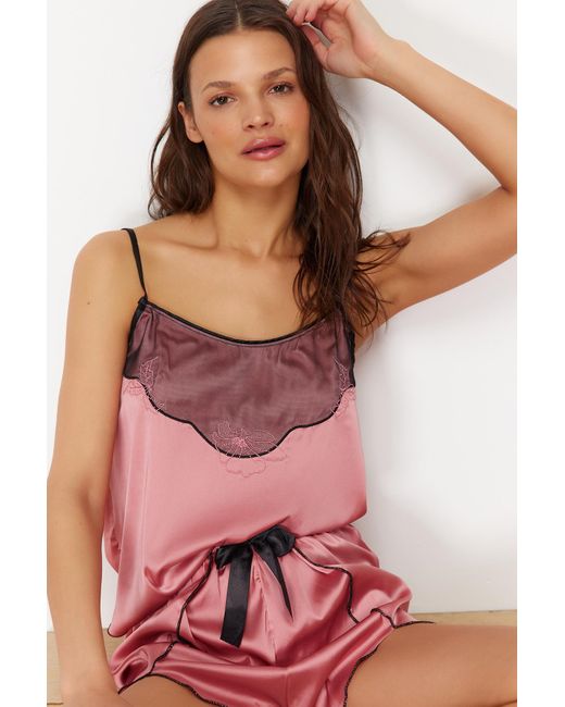 Trendyol Pink Pyjama-set aus gewebtem satin – tülldetail, seilriemen