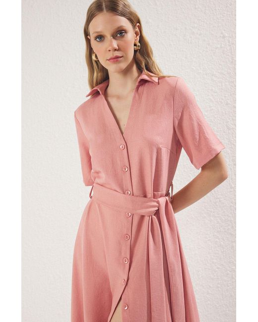 Trendyol Pink Gerades, Gewebtes Midi-Kleid Mit Gürtel