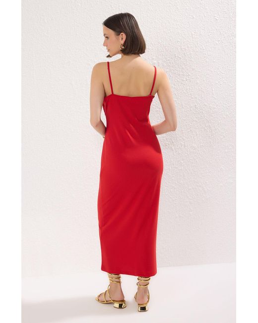 Trendyol Red Rotes, Gewebtes, Detailliertes, Figurbetontes Midi-Strickkleid Für Damen