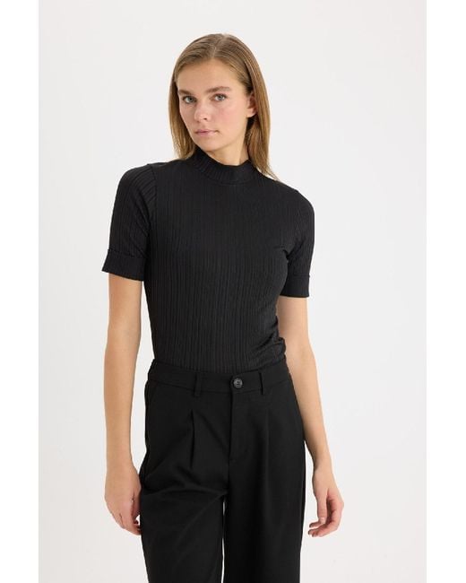 Defacto Black Regular Fit Halber Rollkragen Basic Plain Cord Camisole Kurzarm Schwarzes T-Shirt B1177Ax25Sp Für Damen