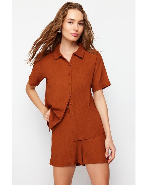 Trendyol Brown Set aus gestricktem unterteil und oberteil aus hemd und shorts mit kachelwickel-/strukturmuster