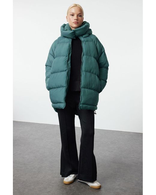 Trendyol Green Übergroße Grüne Pufferjacke – Kapuze Und Wasserabweisend, Winter – Für Damen