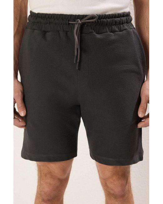 Trendyol White Hochwertige, Anthrazitfarbene Shorts Aus 100 Baumwolle Mit Normalem Schnitt –