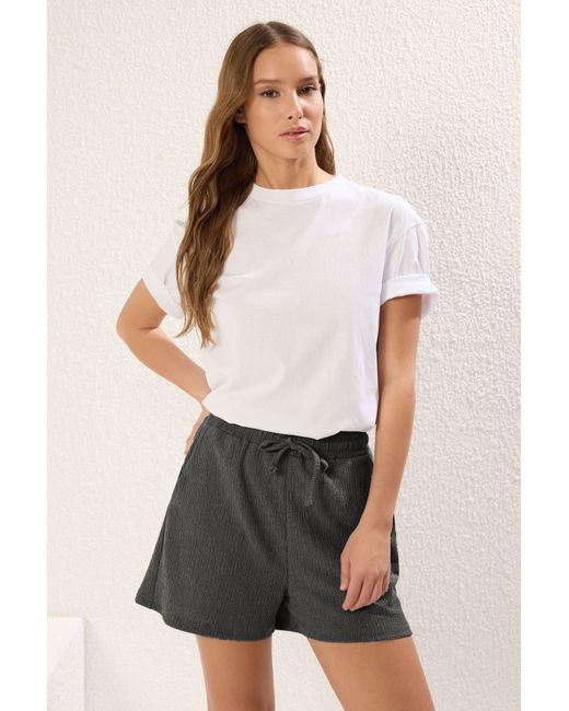 Trendyol White Dehnbare, Anthrazitfarbene, Strukturierte, Kurze Shorts Und Bermudas Mit Hoher Taille – Für Damen