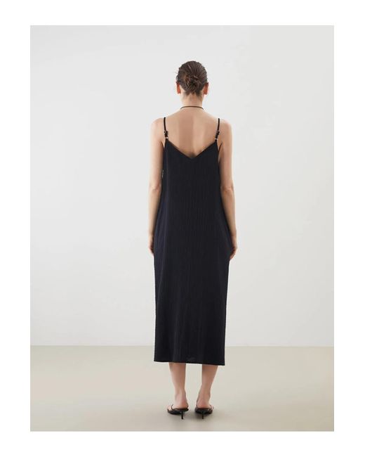 LC Waikiki Blue Lcwaikiki Klassisches Schwarzes Musselinkleid Mit V-Ausschnitt Für Damen