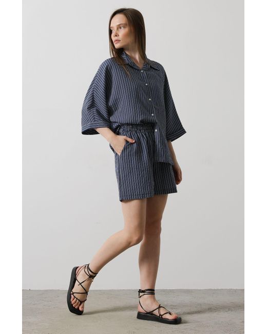 Trendyol Blue Marineblaue, Gestreifte Mini-Shorts Mit Elastischem Bund Und Bermuda Für Damen