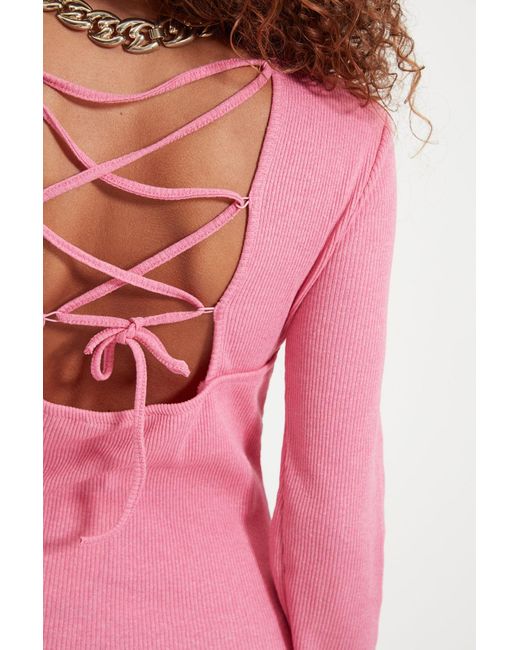 Trendyol Pink Farbenes, rückenfreies, geripptes strickkleid