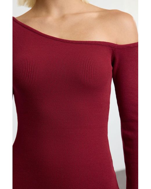 Trendyol Red Asymmetrisches, Schulterfreies, Dehnbares, Geripptes Bleistiftkleid – Burgunderrot Für Damen