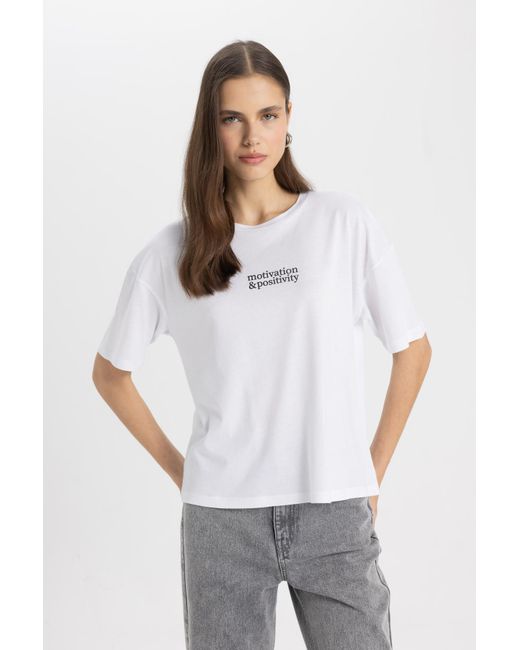 Defacto White Bedrucktes t-shirt mit rundhalsausschnitt und kurzen ärmeln im relaxed fit c7722ax24sm