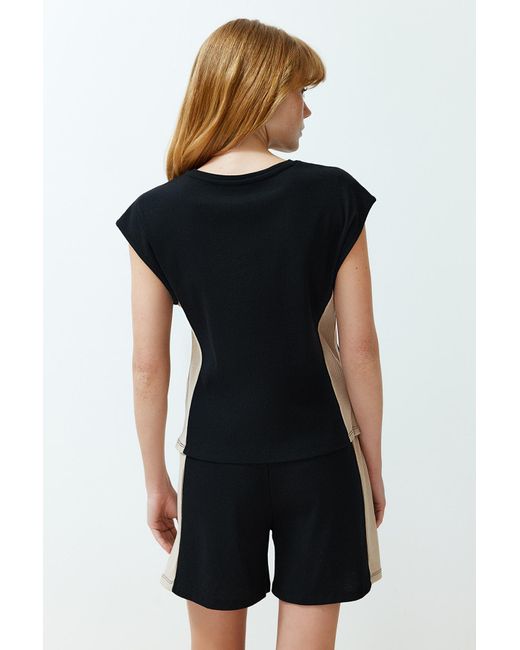 Trendyol Black Schwarz-ecrufarbenes pyjama-set aus geripptem baumwoll-farbblock-strick