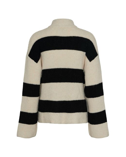 Pieces White Pyramidenförmig Geschnittener Strickpullover – Lange Ärmel, Weite Ärmel, Lockere Passform, Hoher Hals Für Damen