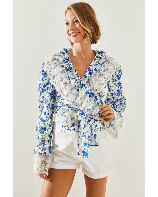 Bianco Lucci Blue Blumengemusterte Bluse – Fisto-Detail, Zum Binden 21200 Für Damen