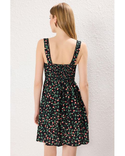 Trendyol Black Schwarzes, Gewebtes Minikleid Mit Blumenrock, Taillenöffnung, Agraf-Kleid Für Damen