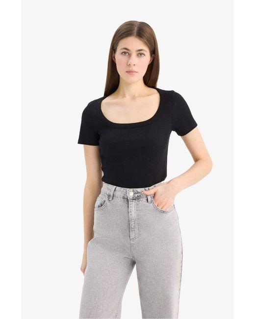 Defacto Black Slim Fit Slim Fit Rundhalsausschnitt Basic Solid Twill Camisole Kurzarm Schwarzes T-Shirt F0684Ax25Sp Für Damen