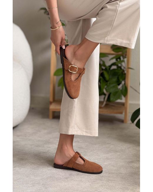NİŞANTAŞI SHOES Gray Serry Taba Echtes Wildleder Schnalle Detaillierte Flache Sohle Hausschuhe Für Damen