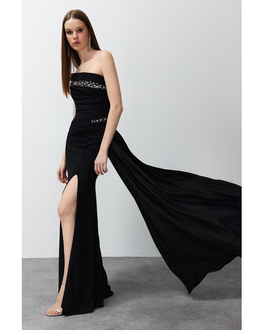 Trendyol Black Es, einärmliges, juwelenbesetztes langes abendkleid mit accessoires
