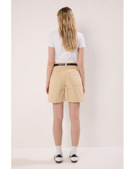 Trendyol Natural Beigefarbene Denim-Bermuda Mit Gürtel Und Naht, Hoher Taille, Für Damen
