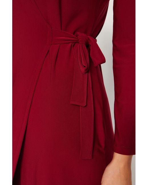 Trendyol Red Burgunderrotes, Zweireihiges, Figurbetontes Midi-Strickkleid Mit Gürtel Und Halsausschnitt Für Damen