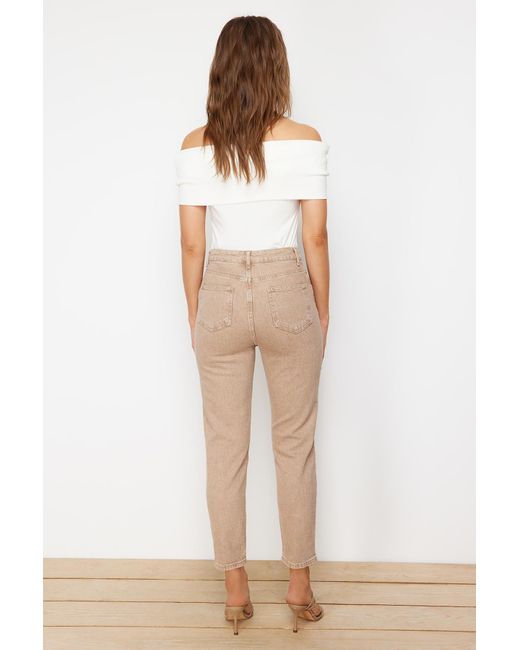 Trendyol Natural Helle, schmale mom-jeans mit hoher taille