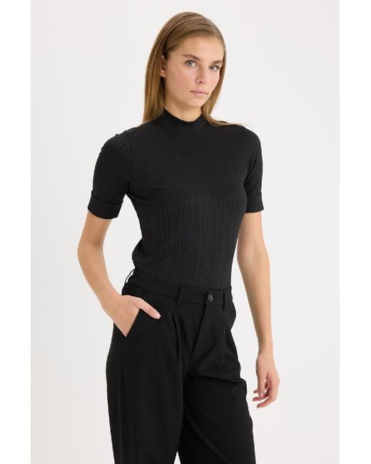 Defacto Black Regular Fit Halber Rollkragen Basic Plain Cord Camisole Kurzarm Schwarzes T-Shirt B1177Ax25Sp Für Damen