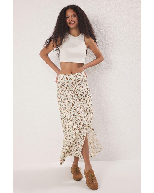 Trendyol Natural Beigefarbener, Floral Gemusterter Viskoserock Mit Knopfleiste Vorne Für Damen