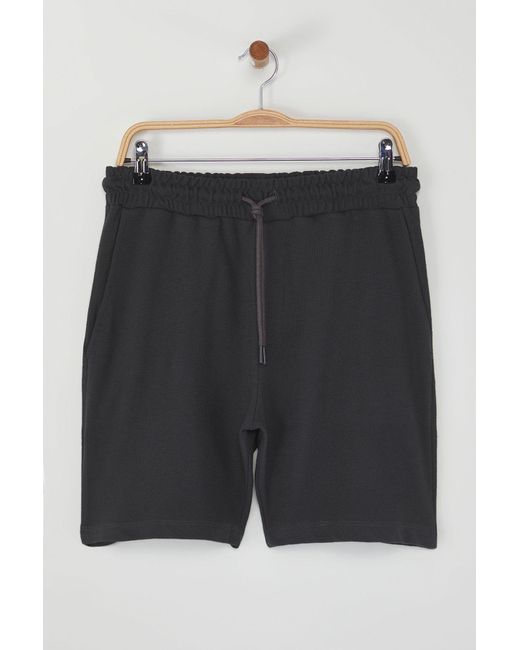 Trendyol White Hochwertige, Anthrazitfarbene Shorts Aus 100 Baumwolle Mit Normalem Schnitt –