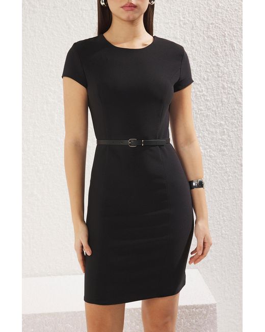 Trendyol Black Schwarzes, Gewölbtes, Schlichtes, Körperbetontes Mini-Webkleid Für Damen
