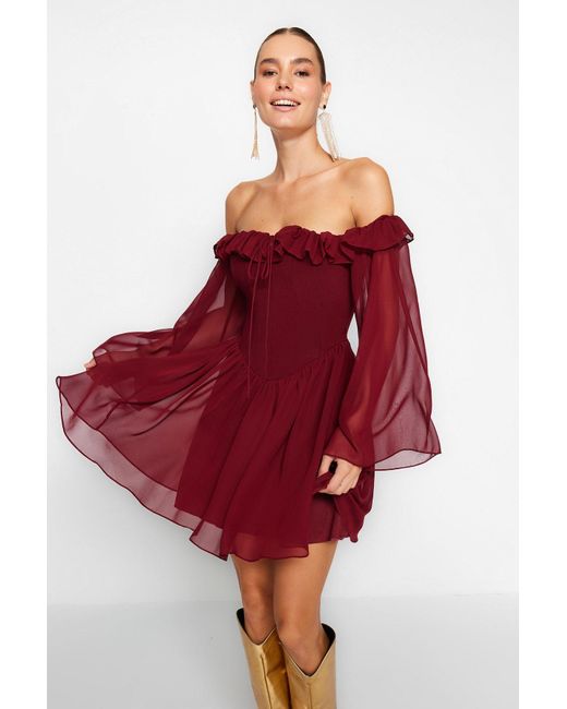 Trendyol Red Burgunderrotes, Gefüttertes, Gewelltes, Gewebtes Chiffon-Kisa-Abendkleid, Nachtabendkleid Für Damen