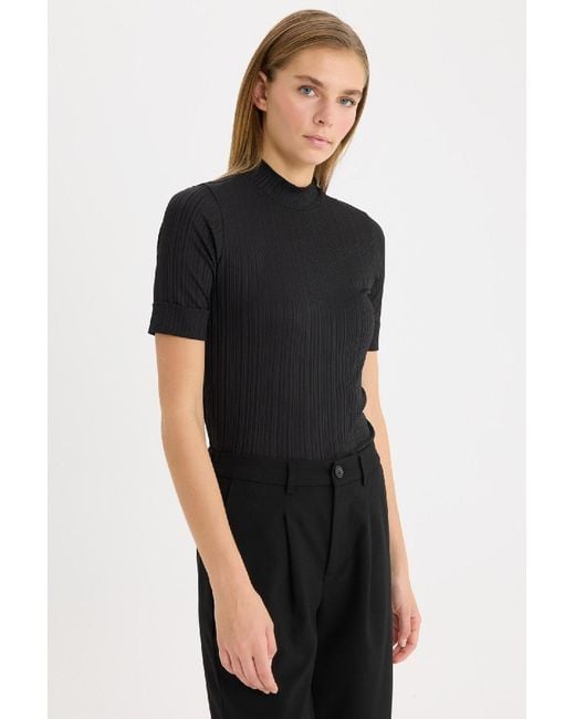 Defacto Black Regular Fit Halber Rollkragen Basic Plain Cord Camisole Kurzarm Schwarzes T-Shirt B1177Ax25Sp Für Damen