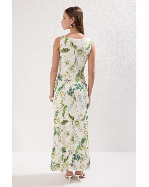 Trendyol White Dehnbares Strick-Bleistiftkleid Mit Leuchtender Oberfläche – -Blumendruck, Boot-Rock-Body Für Damen