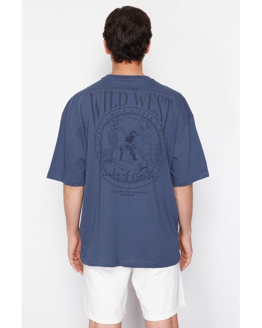 Trendyol Indigofarbenes, übergroßes/weites t-shirt aus 100 % baumwolle mit aufdruck auf der rückseite in Blue für Herren